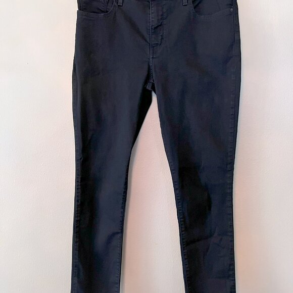 EUC! Levi's 311 Shaping Skinny Jeans Black Size 31/32 - Picture 2 of 4